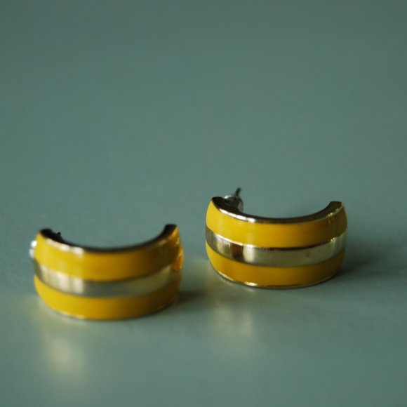 Vintage mustard yellow earrings - Picture 1 of 5